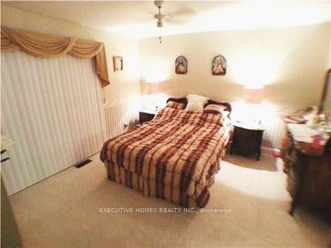 28 Woodlawn Drive