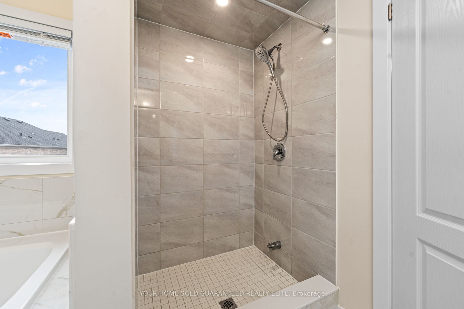 25 Downriver Dr