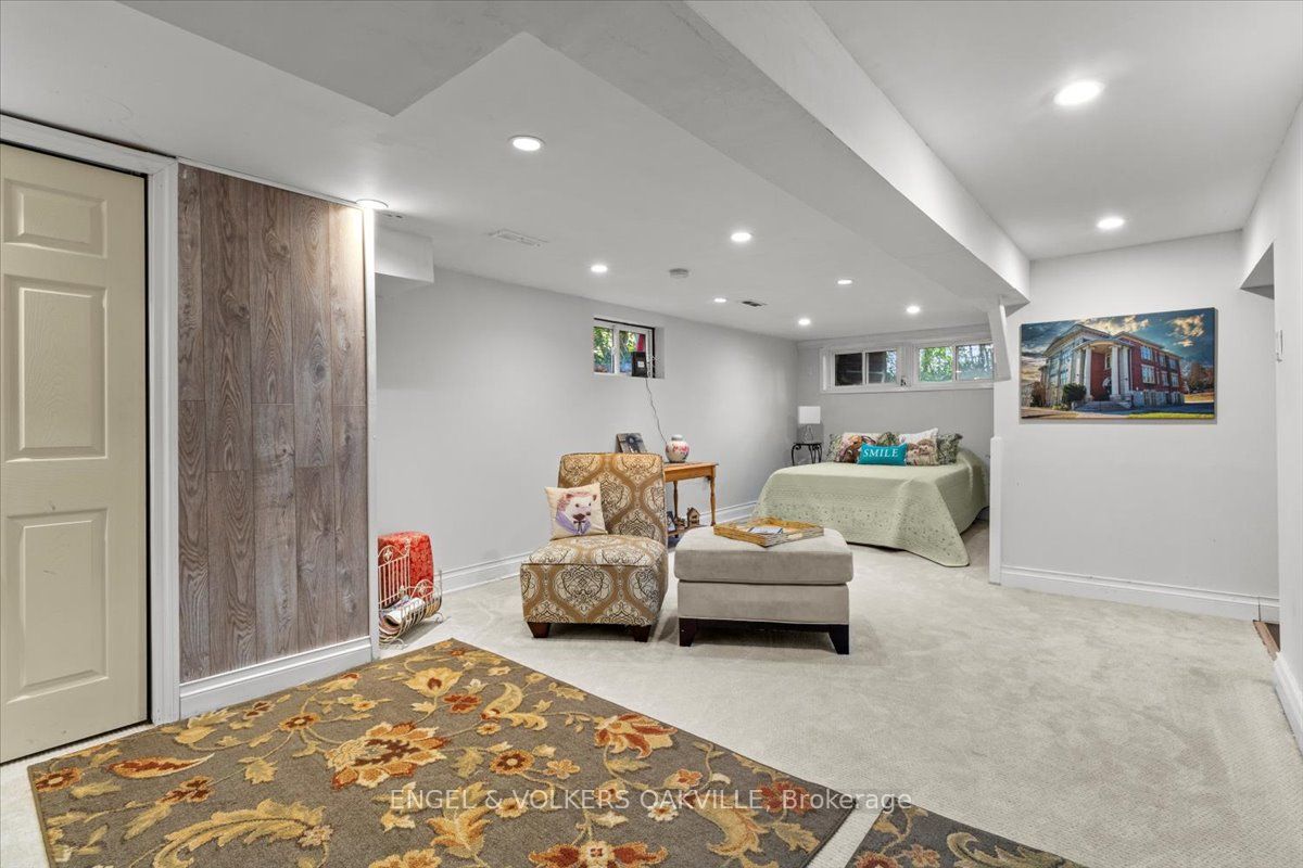 14 Lynnwood Ave
