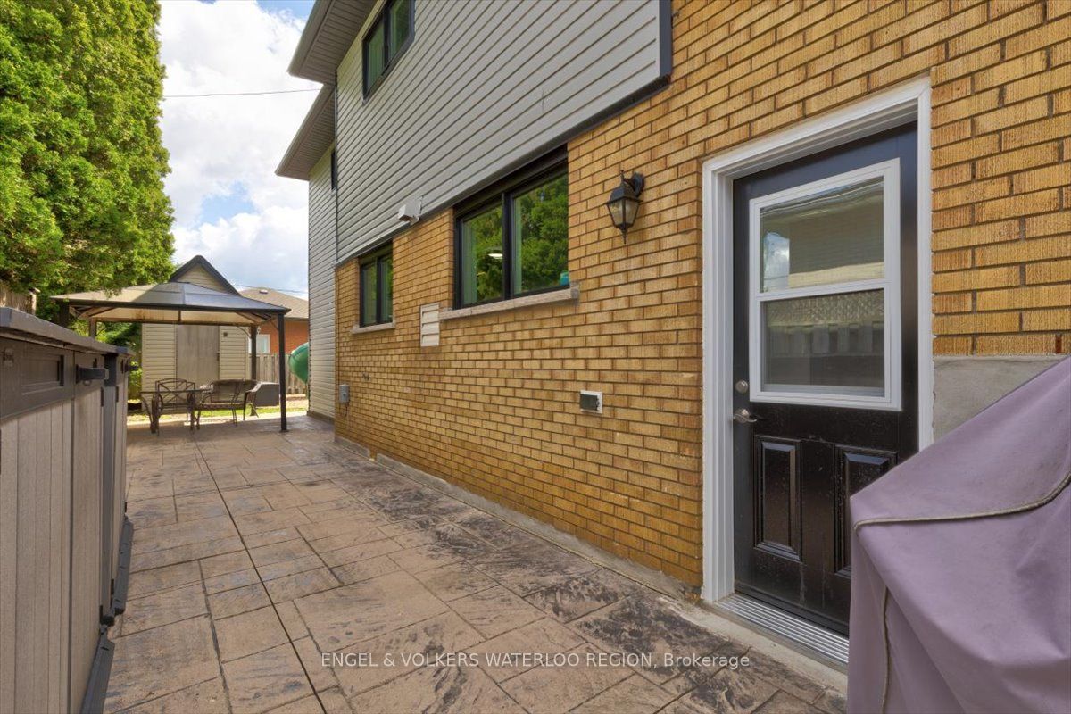 6 Applewood Avenue
