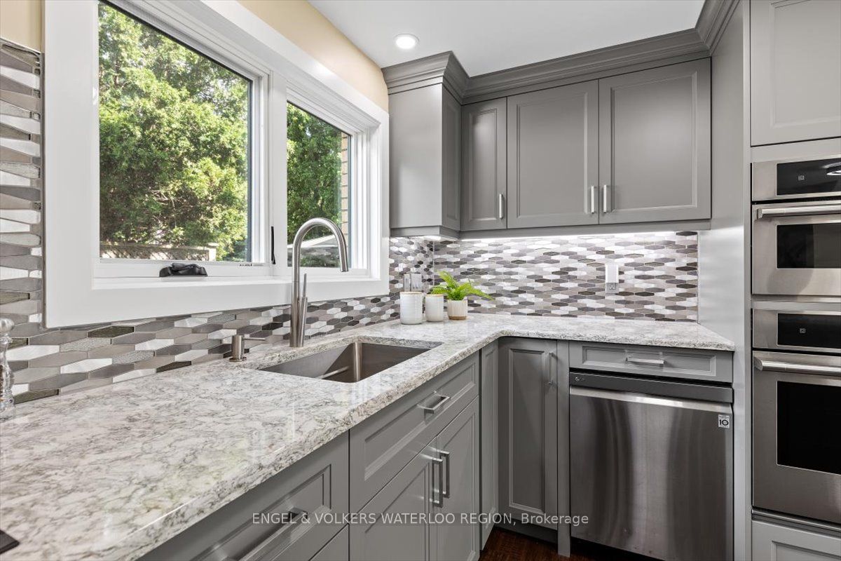 6 Applewood Avenue