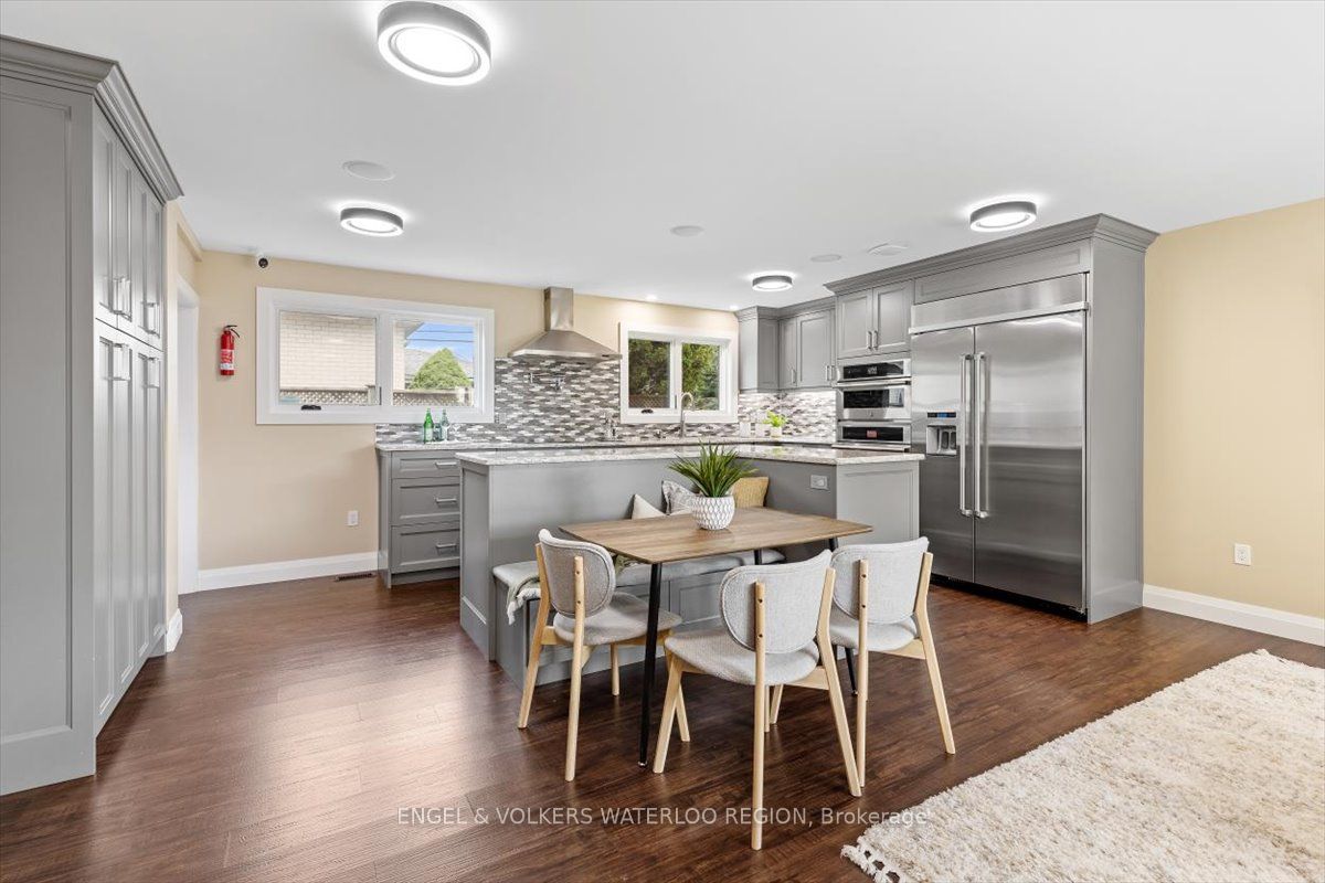 6 Applewood Avenue