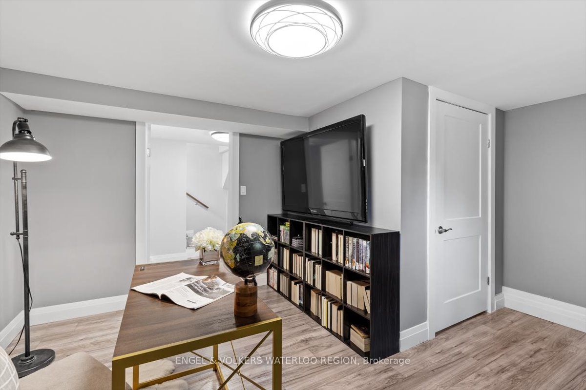 6 Applewood Avenue