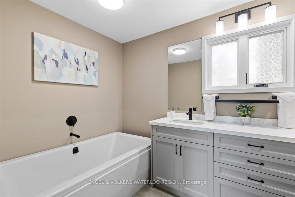 6 Applewood Avenue