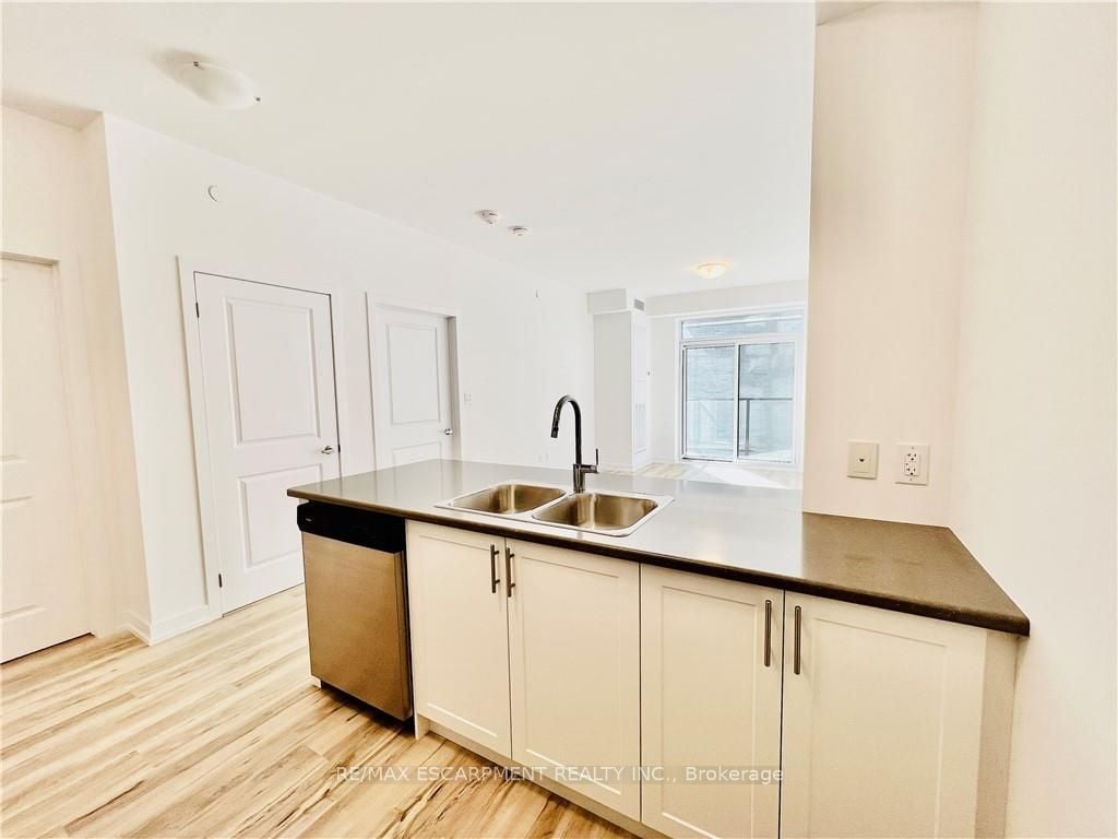 460 Dundas St E, #336