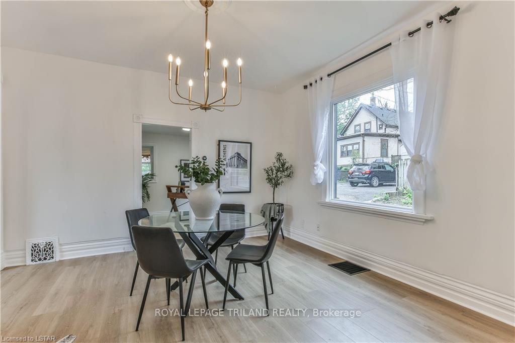 84 High St