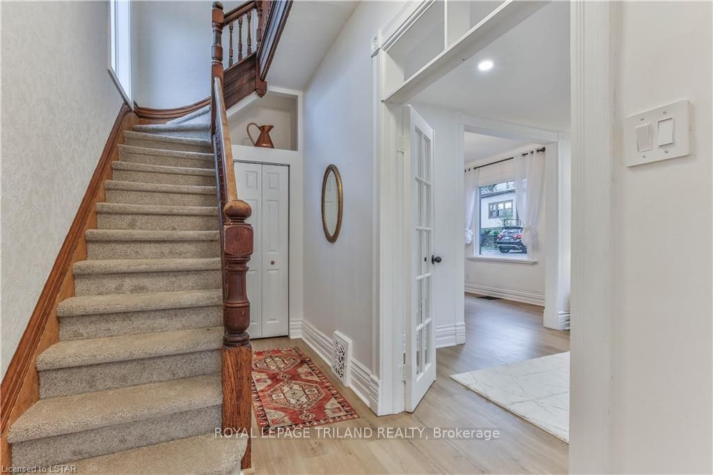 84 High St