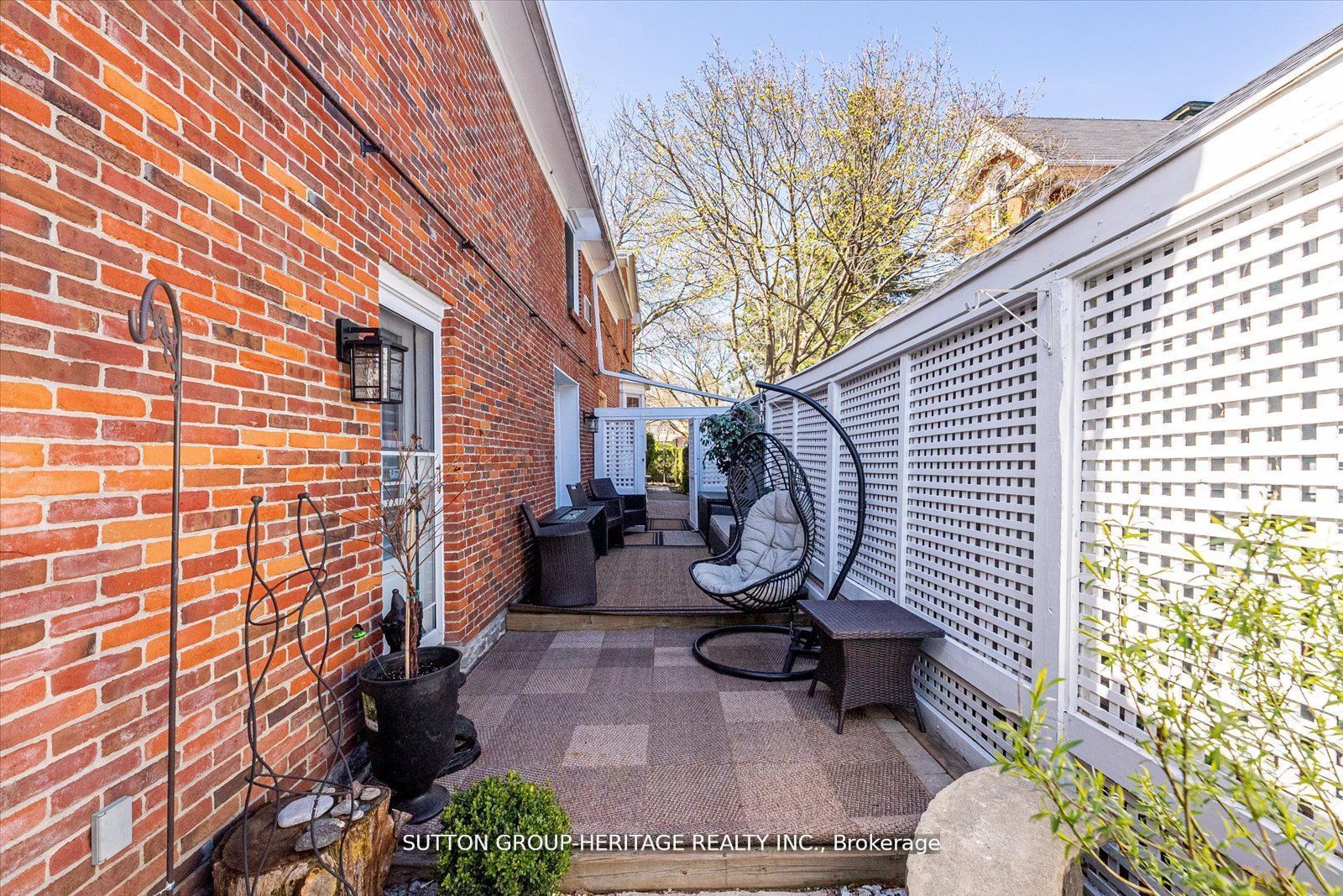99 Bridge Street E #5