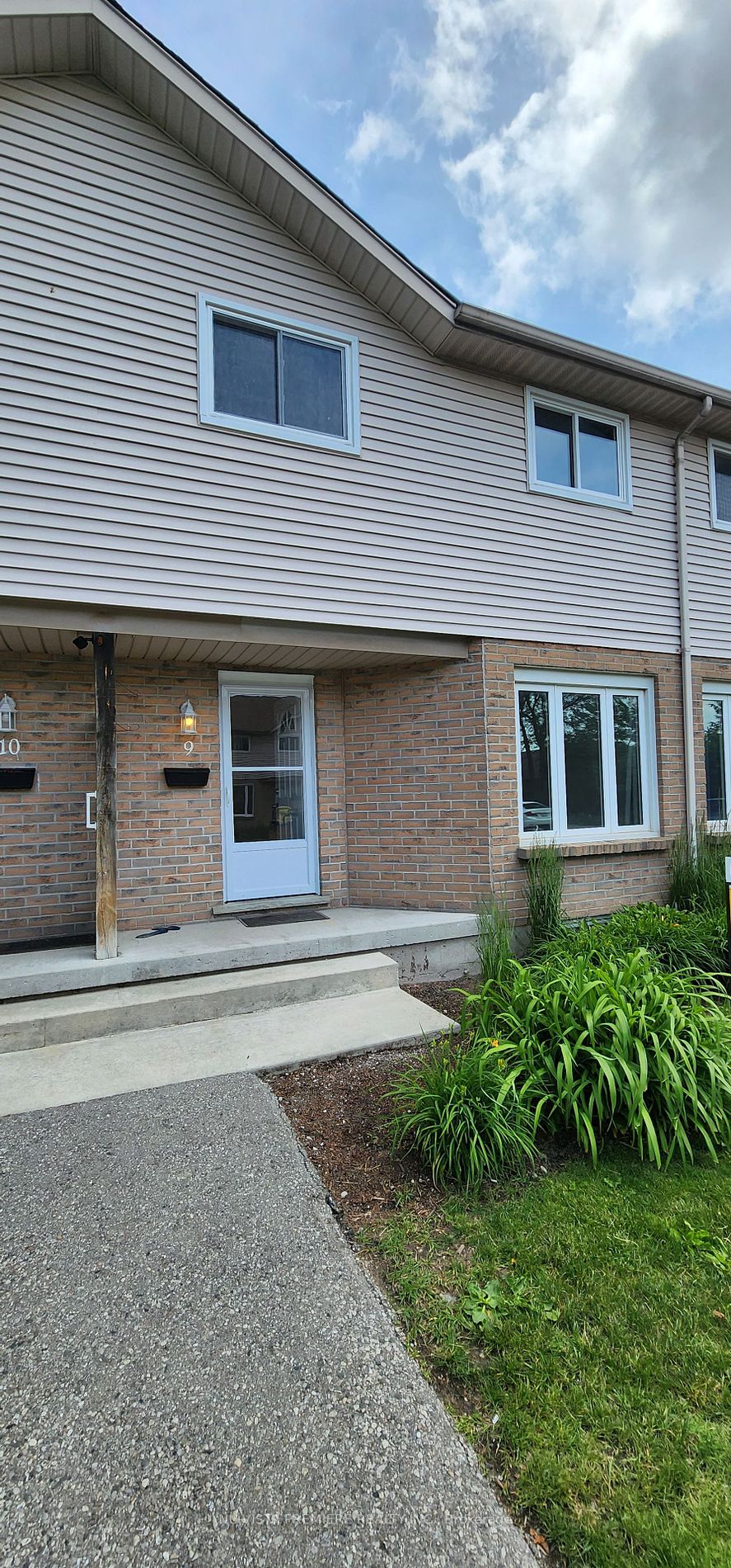 628 Wharncliffe Road S #9
