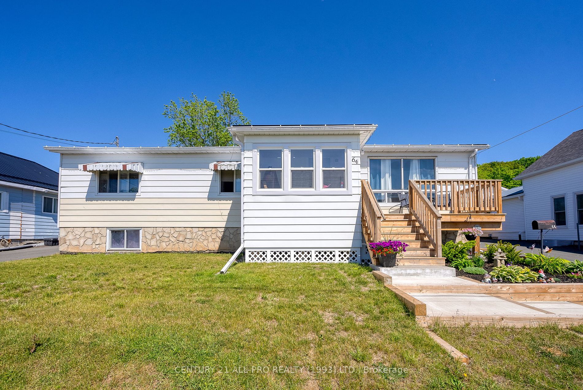 64 Alexander St