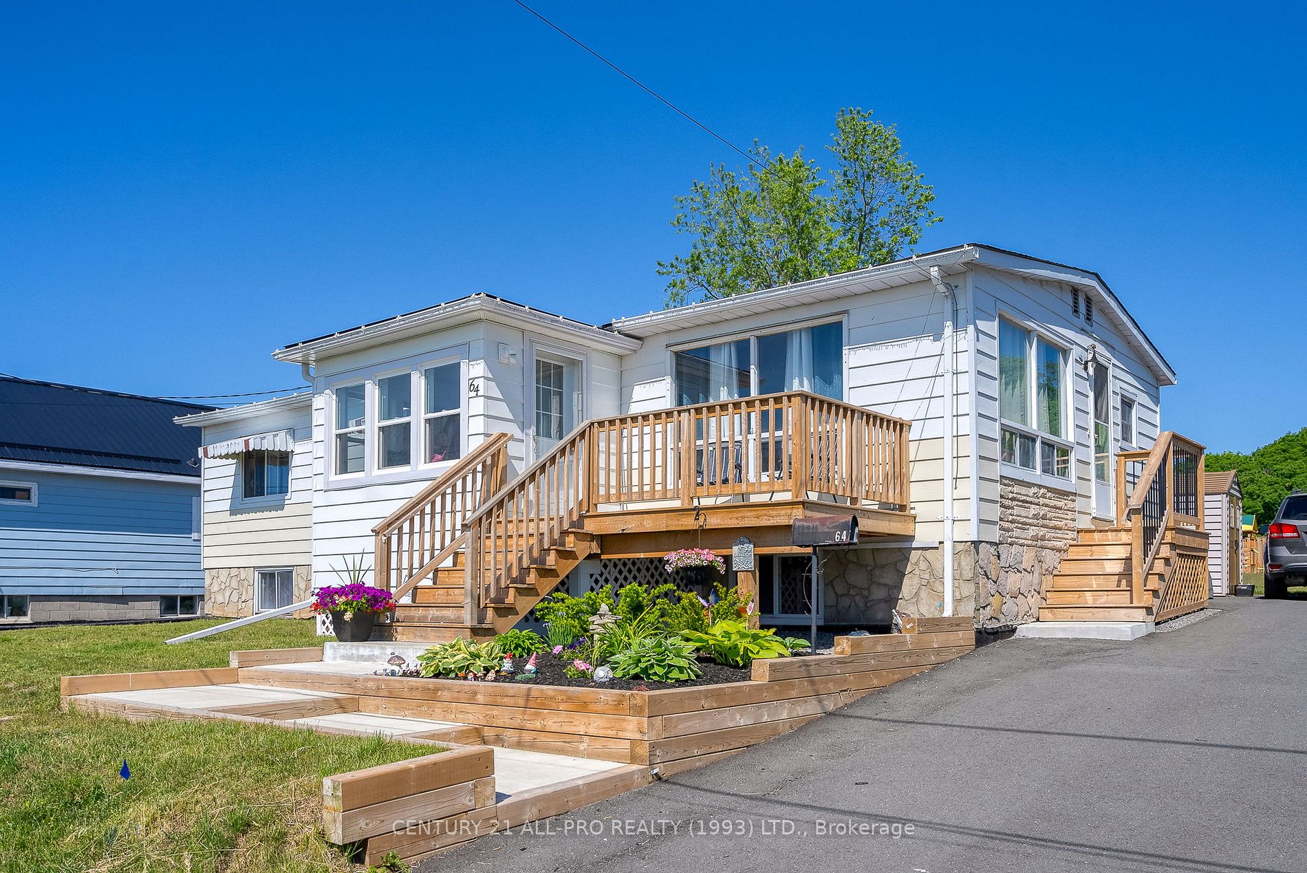 64 Alexander St