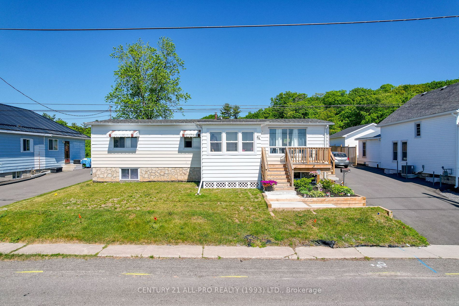 64 Alexander St