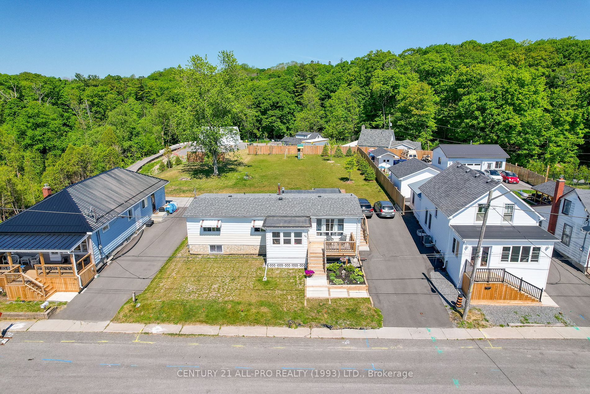 64 Alexander St