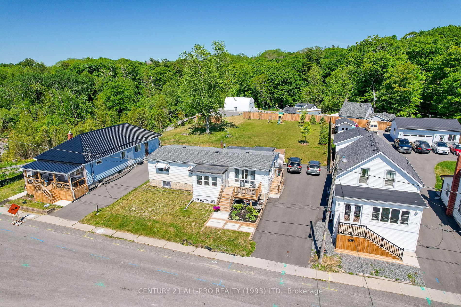 64 Alexander St