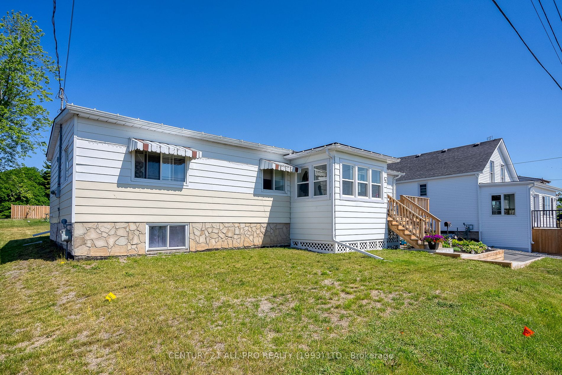 64 Alexander St