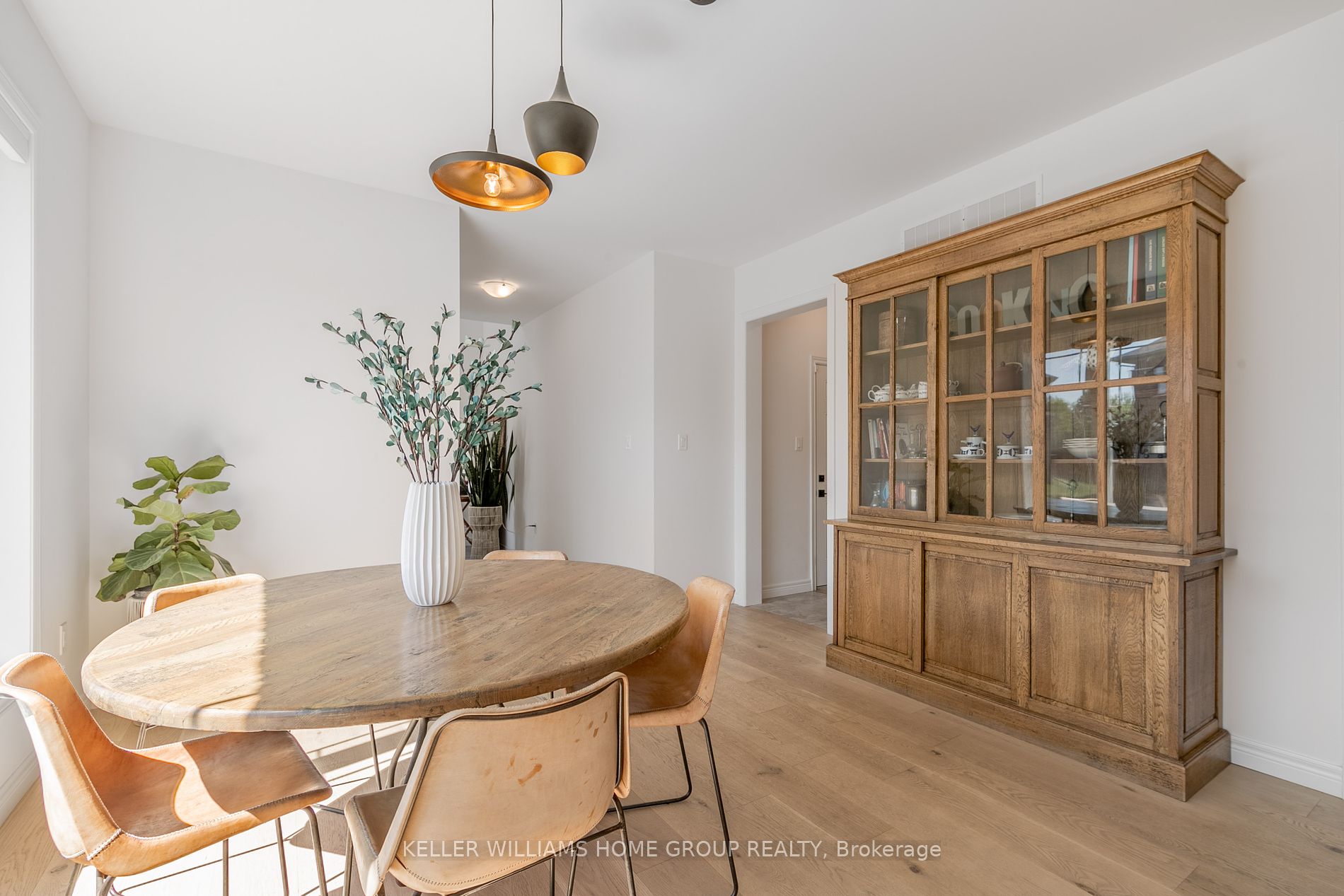 48 Macalister Boulevard