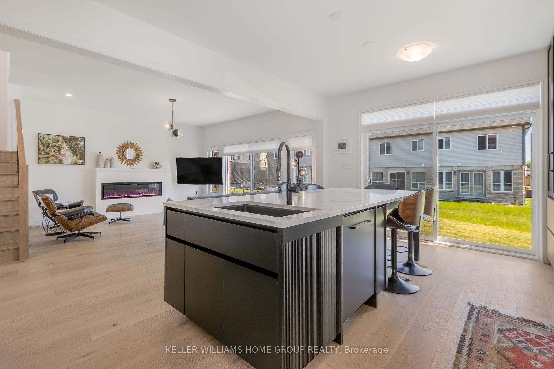 48 Macalister Boulevard