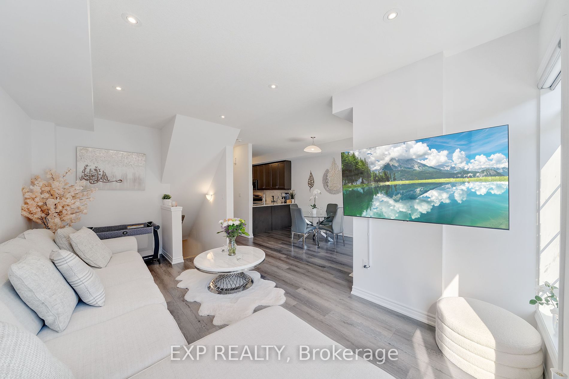 61 Soho St, #142