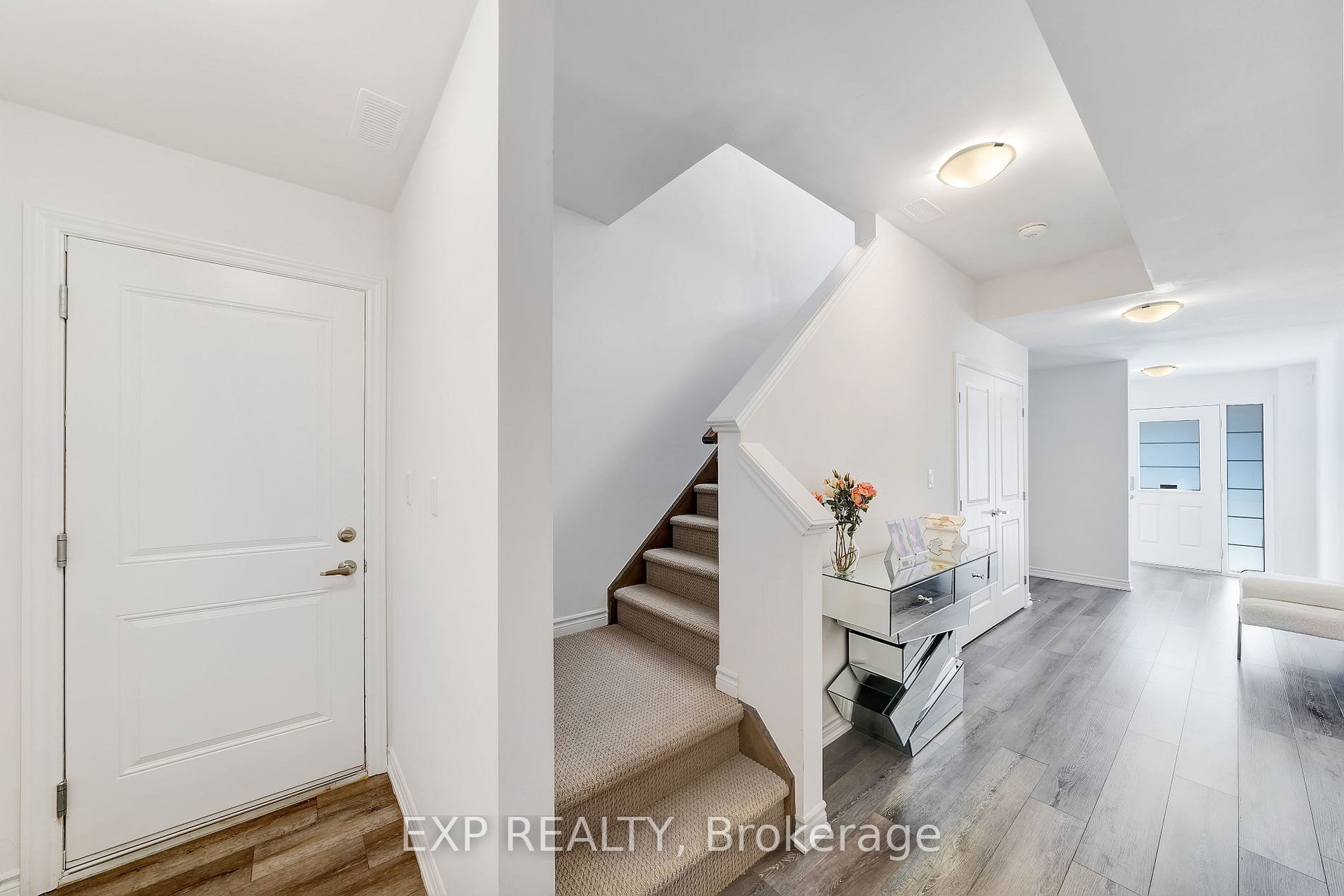 61 Soho St, #142