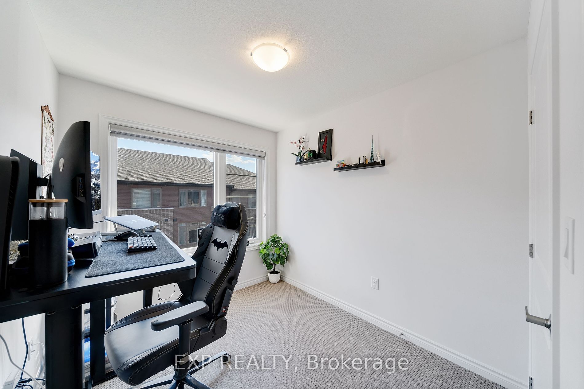 61 Soho St, #142