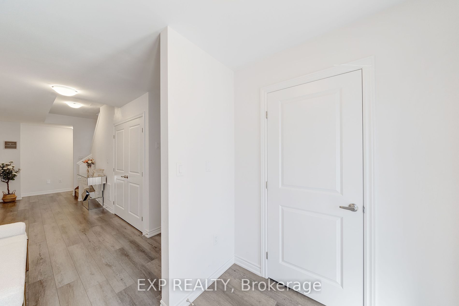 61 Soho St, #142