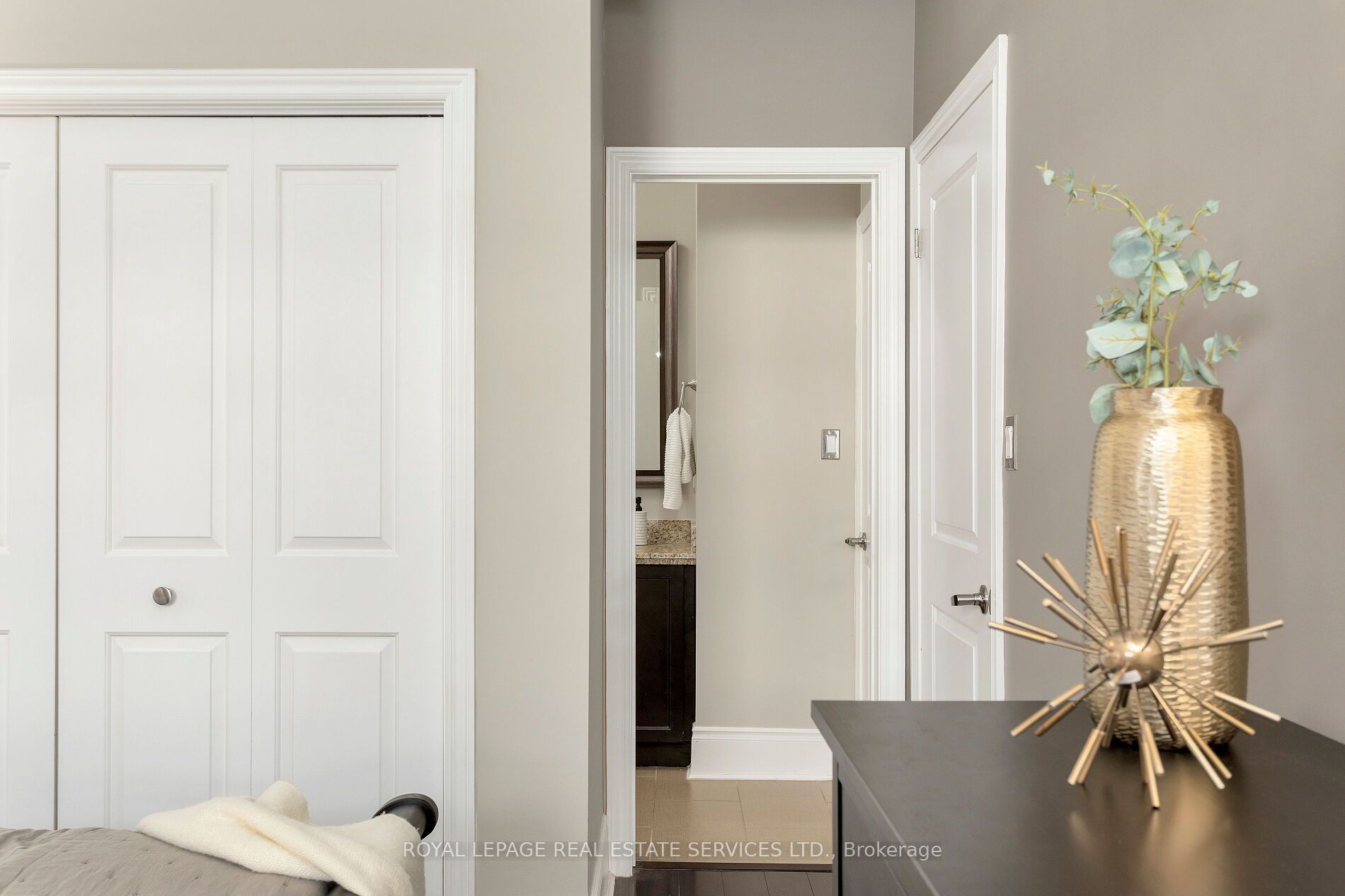 80 King William St, #402