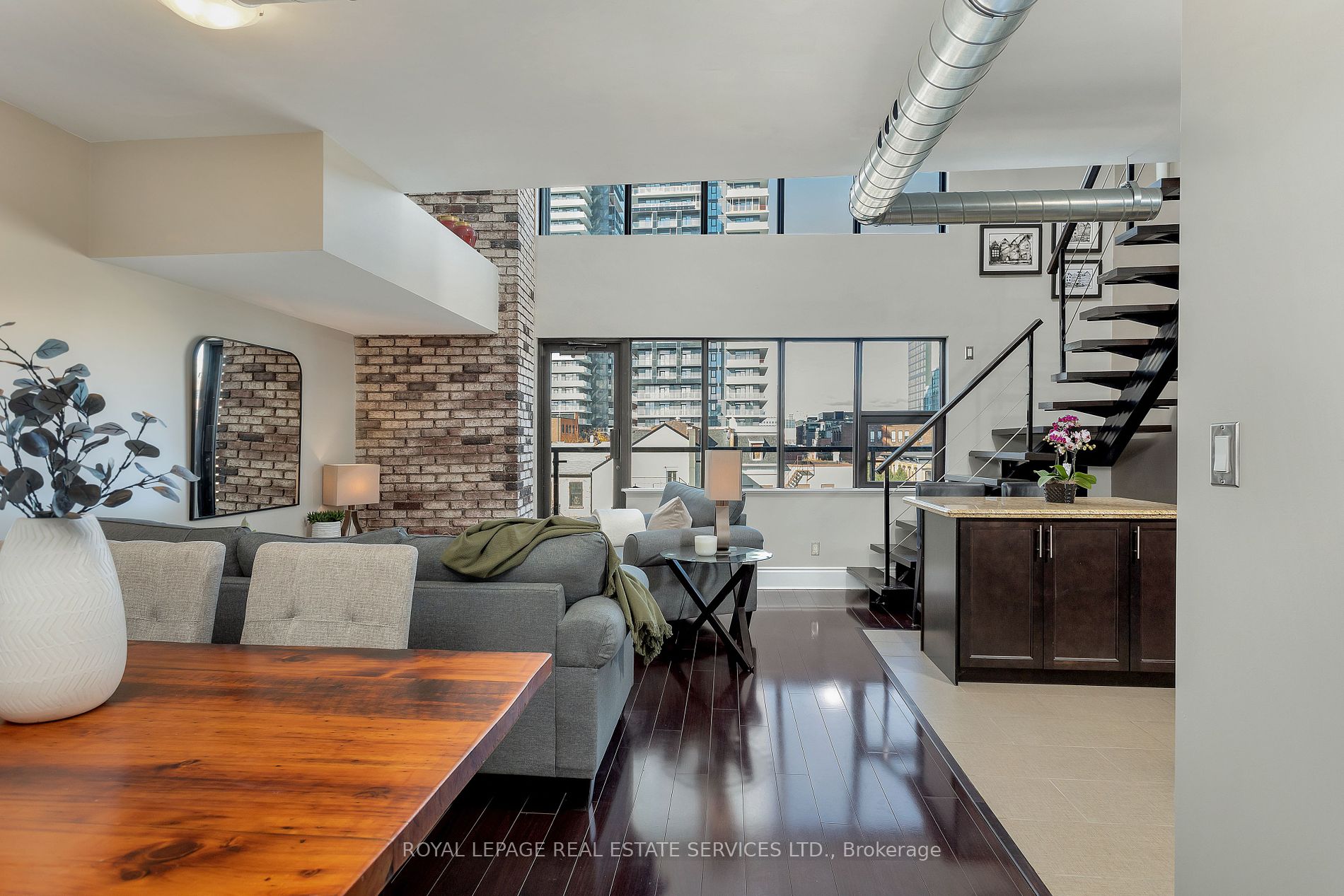 80 King William St, #402