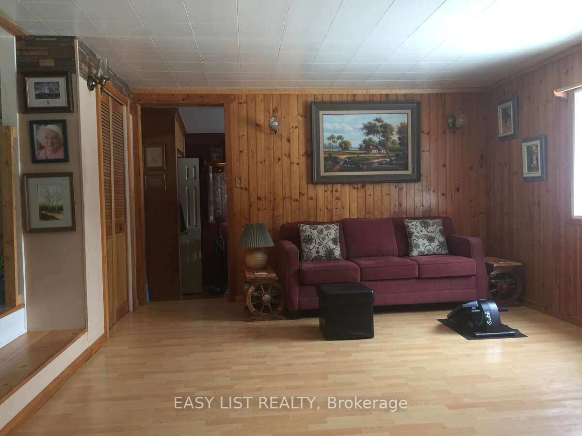 1084 South Algonquin Road