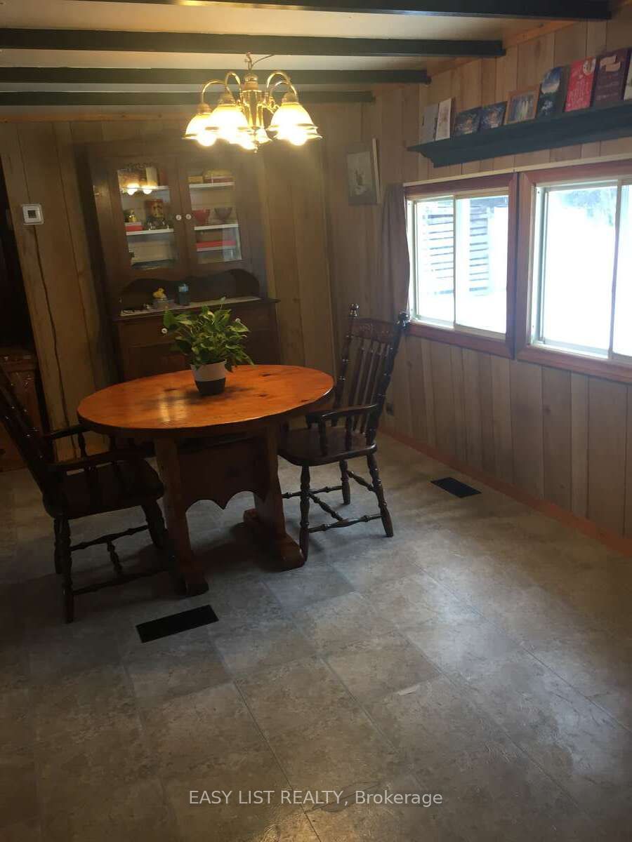 1084 South Algonquin Road