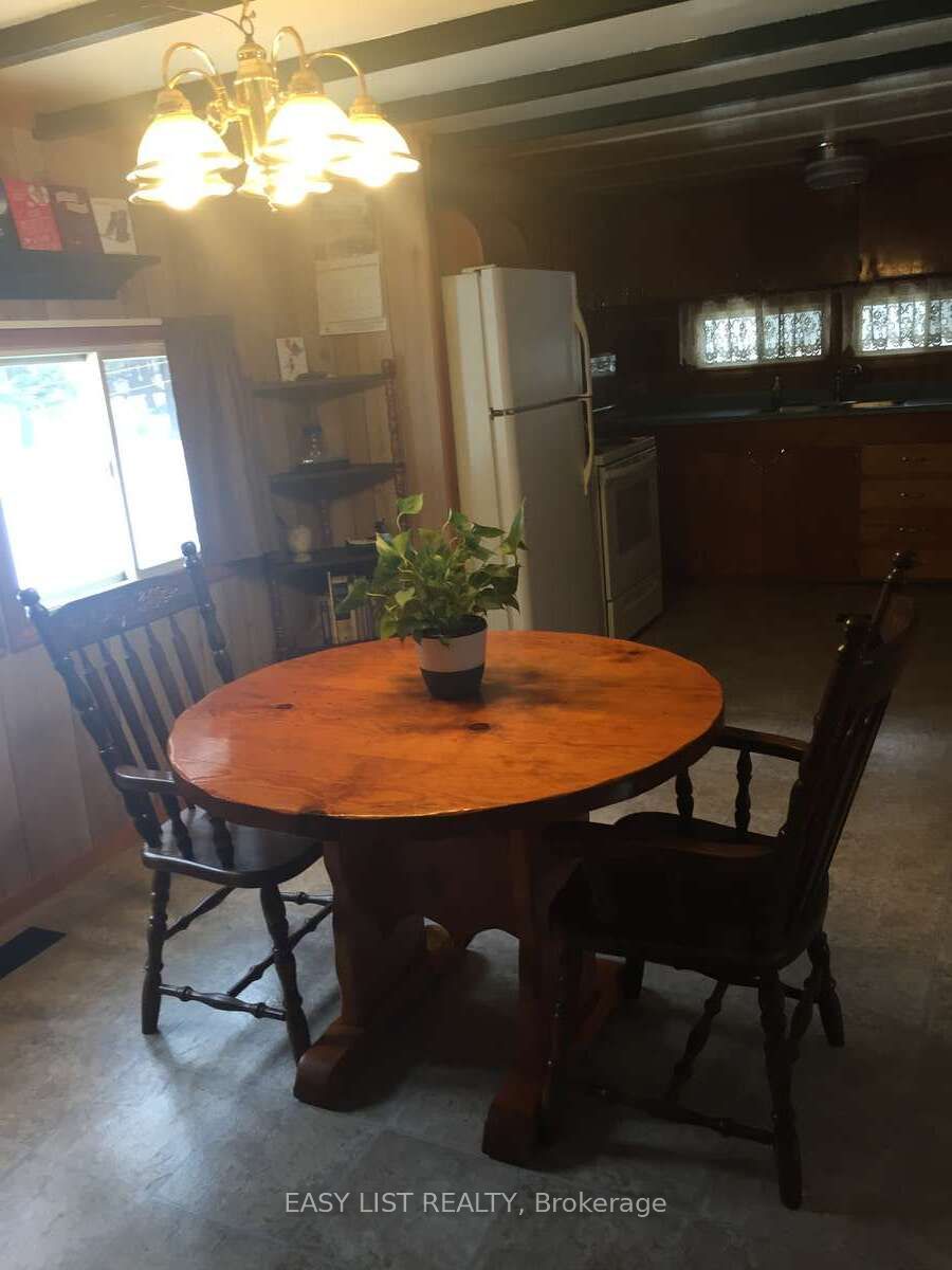 1084 South Algonquin Road