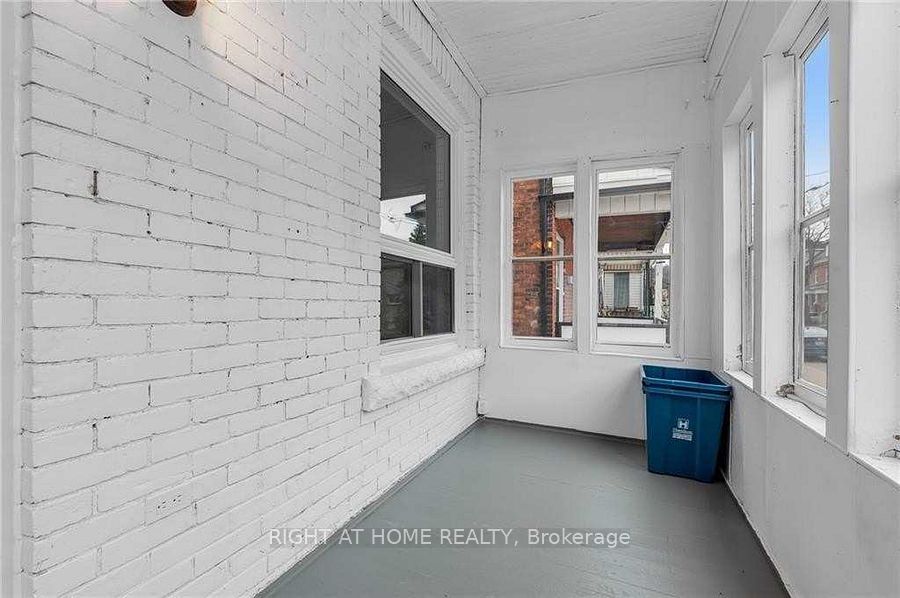 42 Arthur Ave N