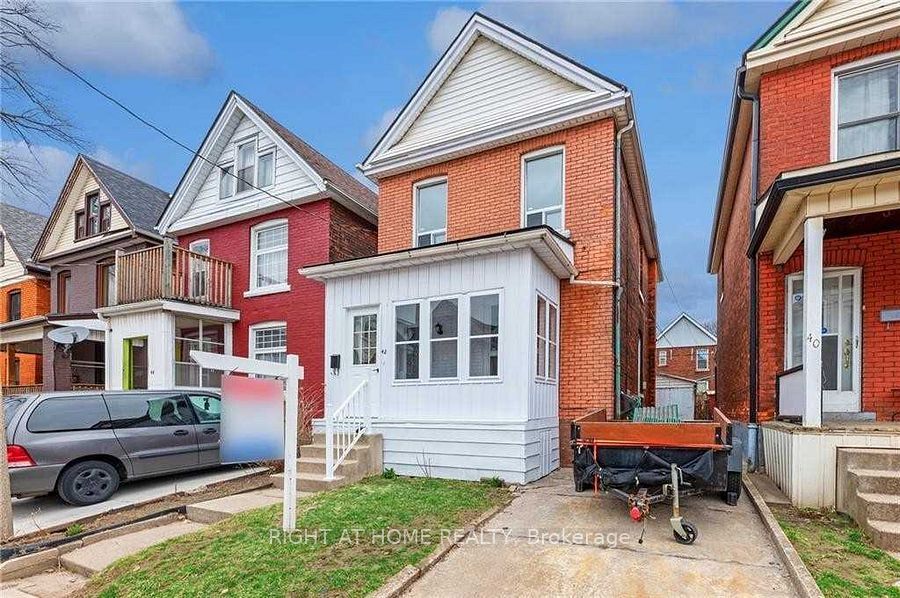 42 Arthur Ave N