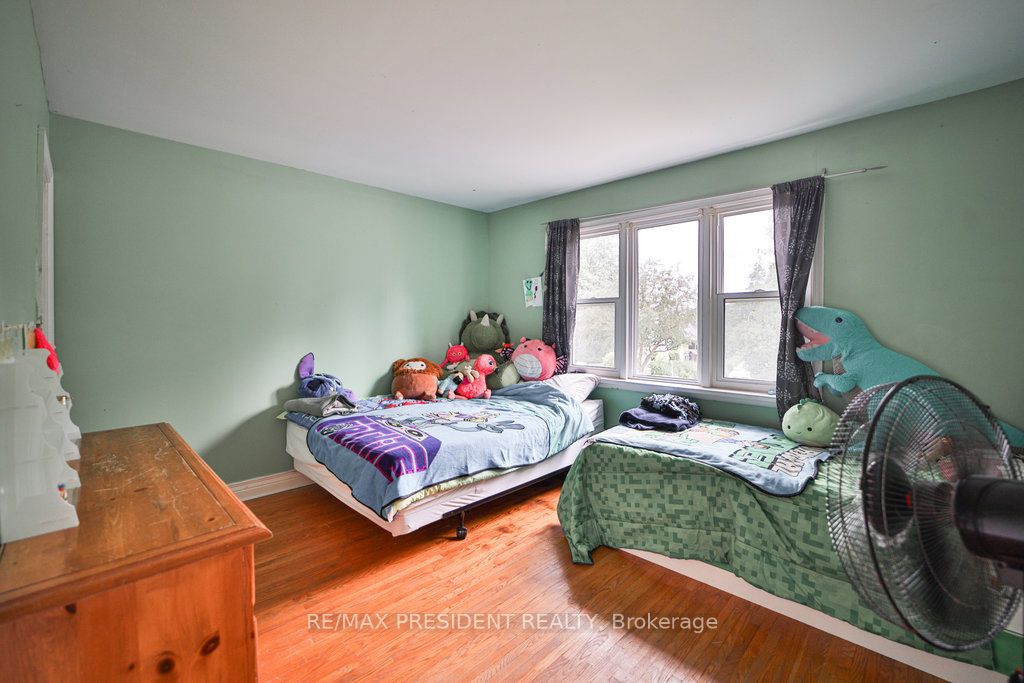 15 Leslie Frost Lane