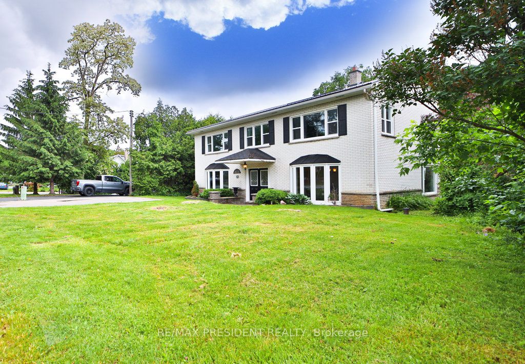 15 Leslie Frost Lane