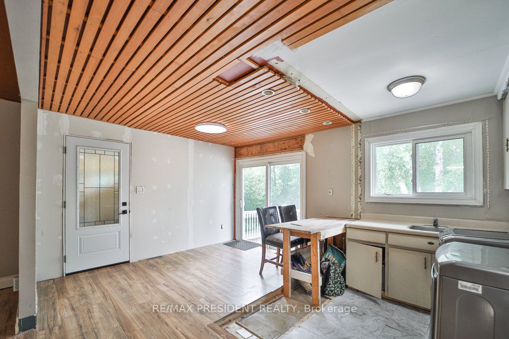 15 Leslie Frost Lane