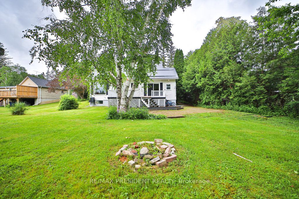 15 Leslie Frost Lane