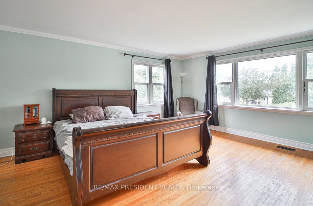 15 Leslie Frost Lane