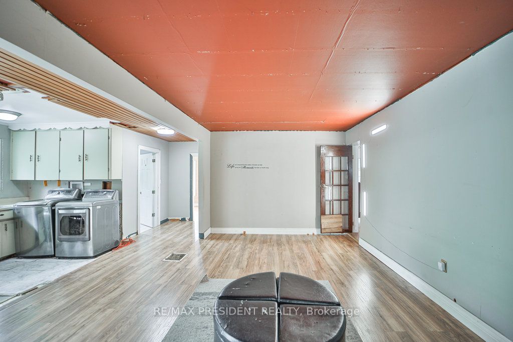 15 Leslie Frost Lane