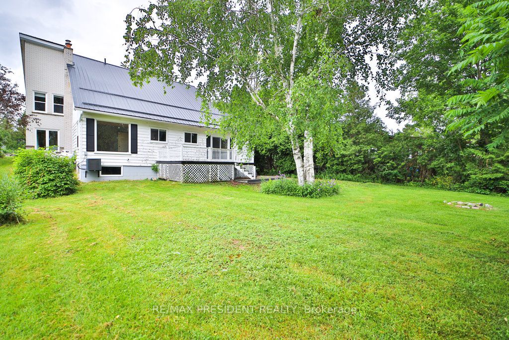 15 Leslie Frost Lane