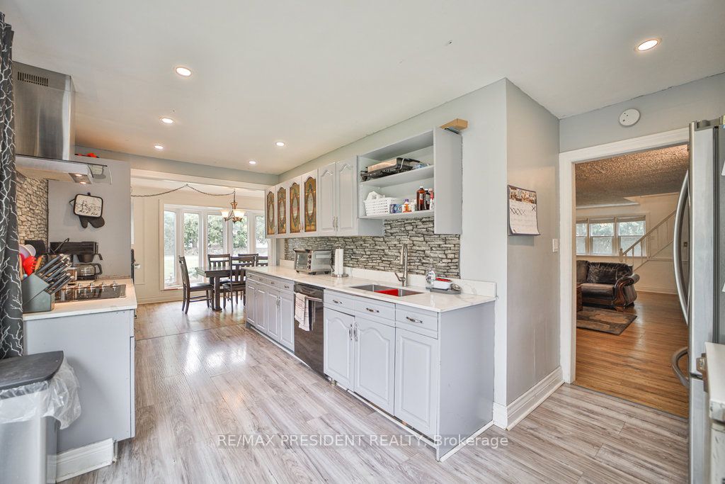 15 Leslie Frost Lane
