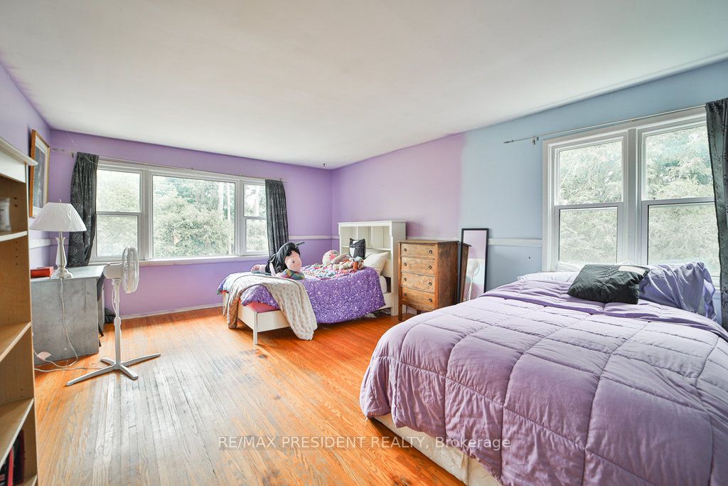 15 Leslie Frost Lane