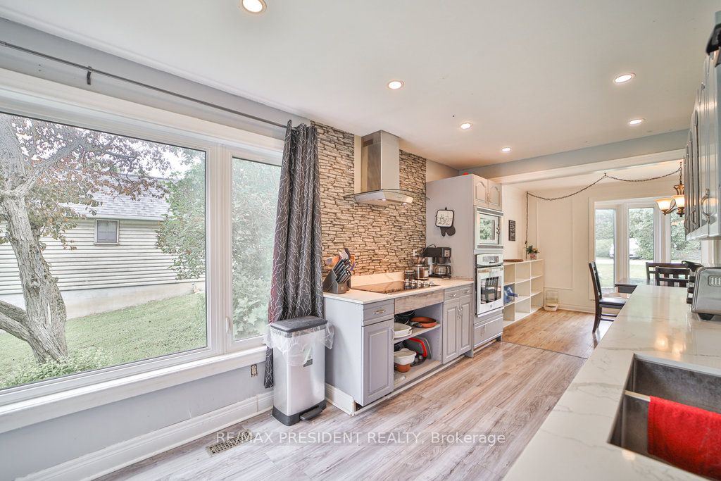 15 Leslie Frost Lane