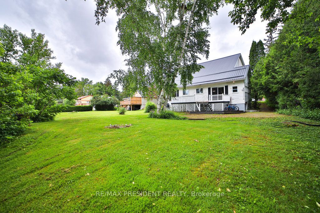 15 Leslie Frost Lane