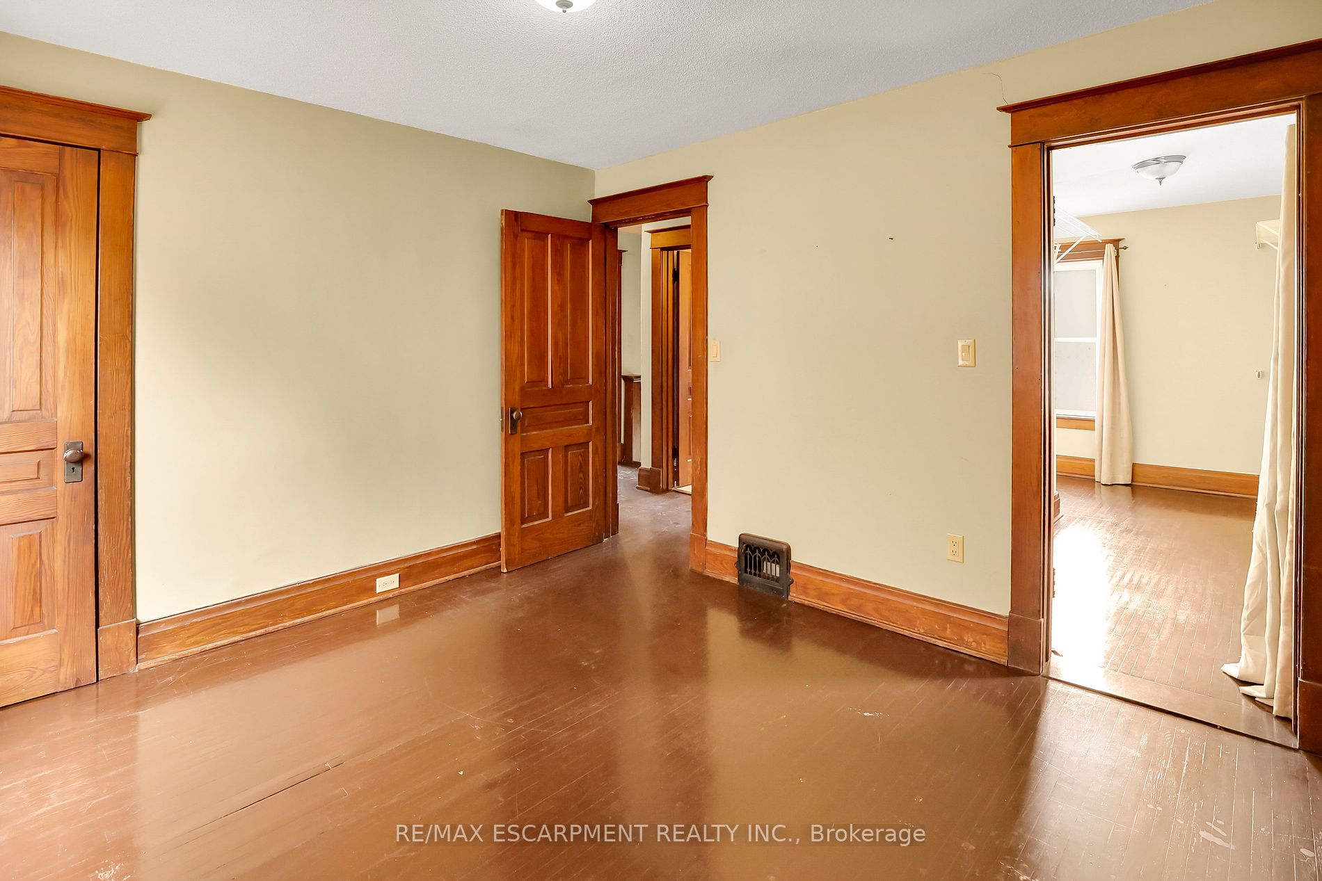 323 Queenston Road