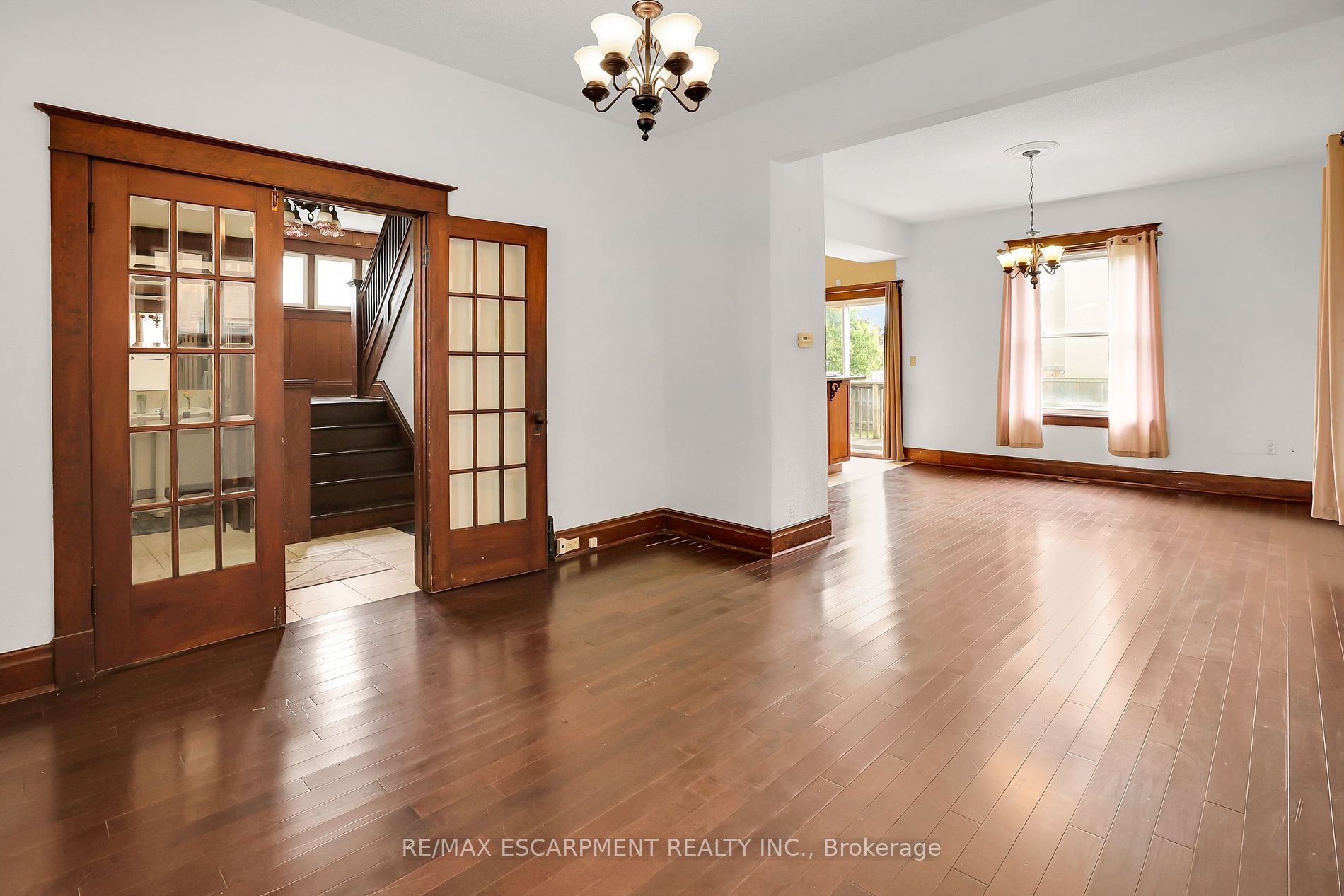 323 Queenston Road