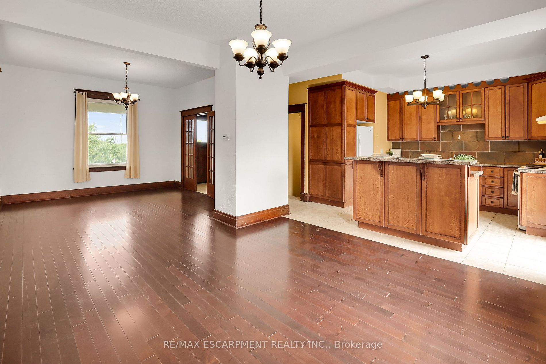 323 Queenston Road