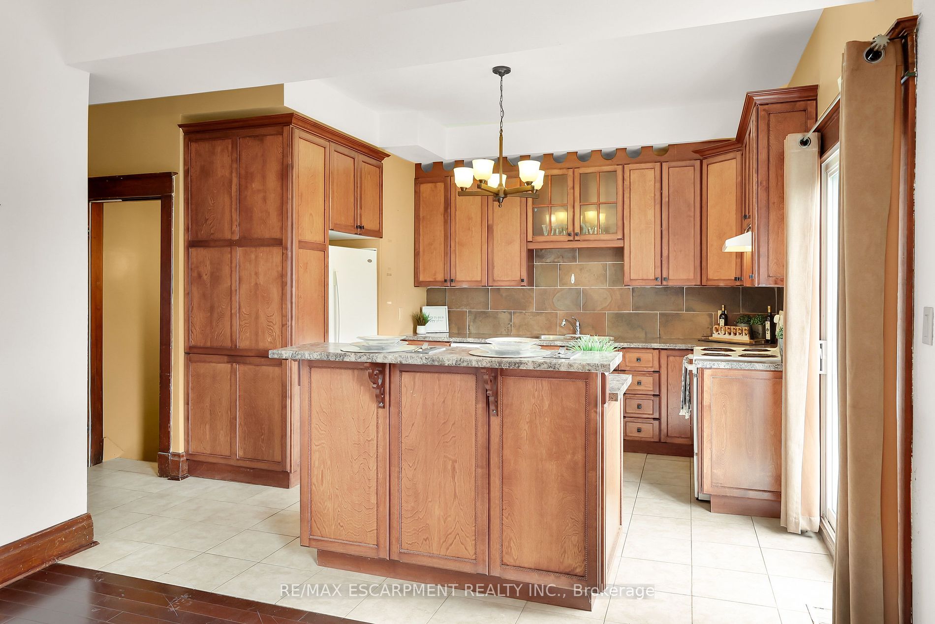 323 Queenston Road