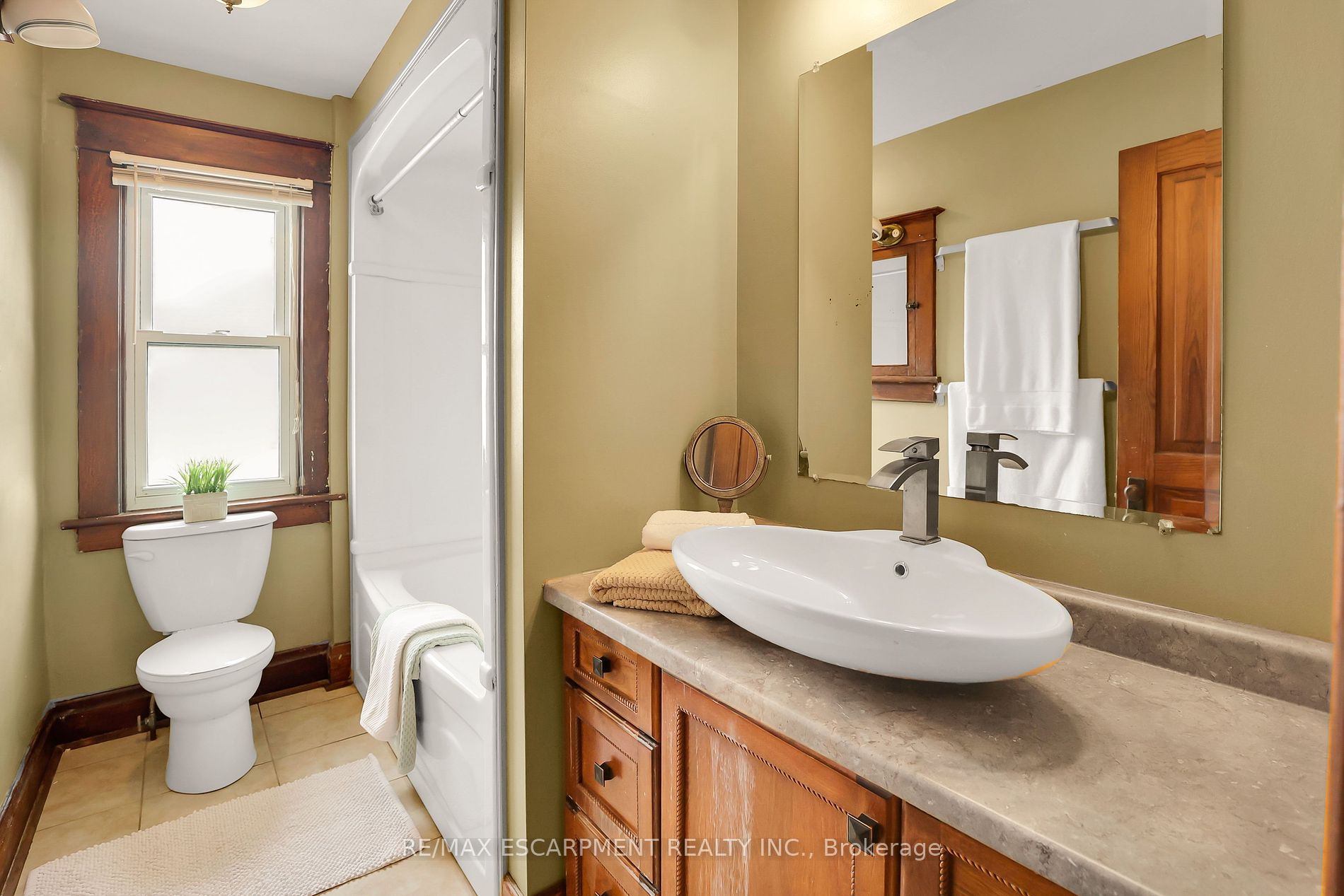 323 Queenston Road
