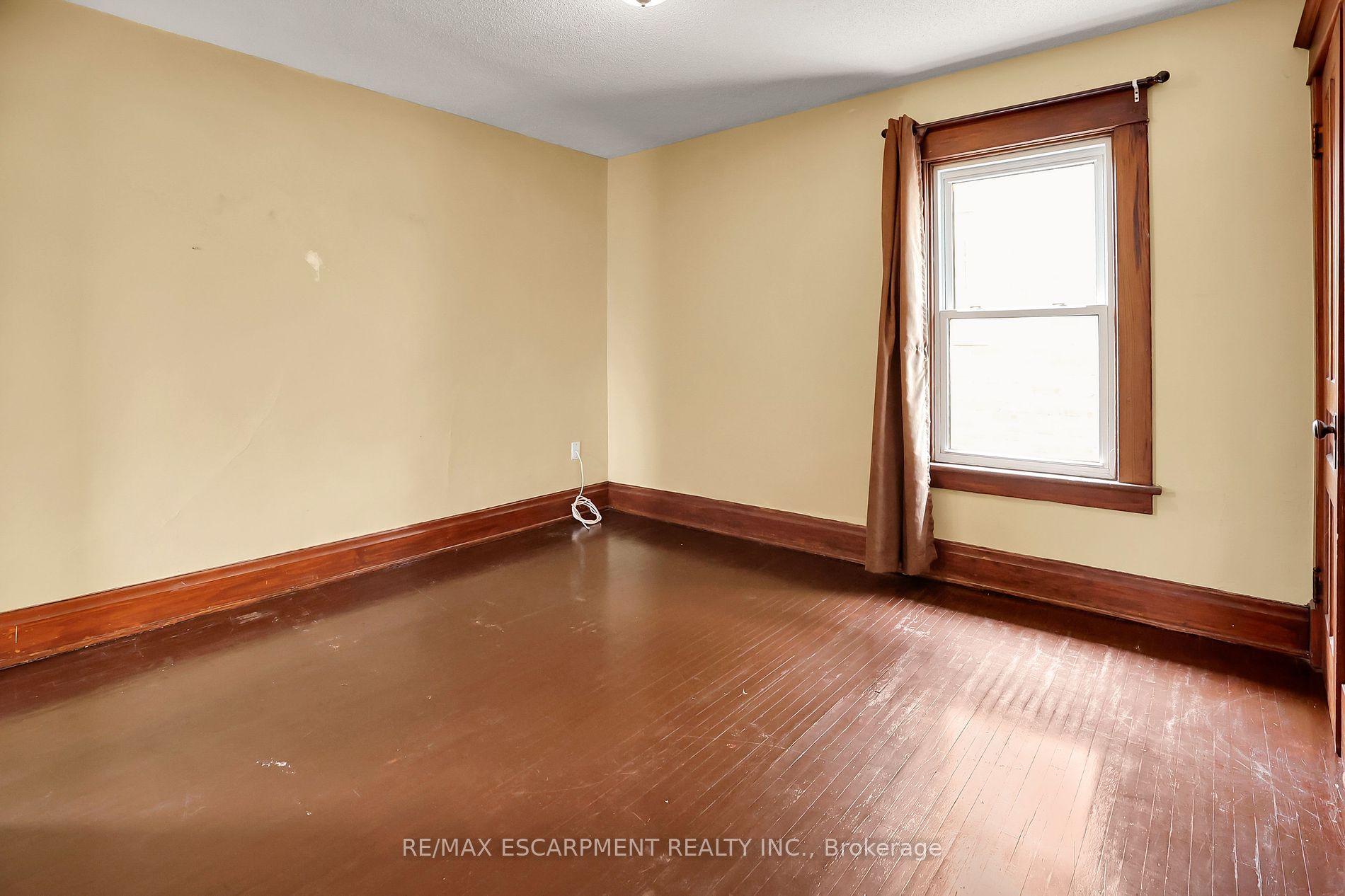 323 Queenston Road