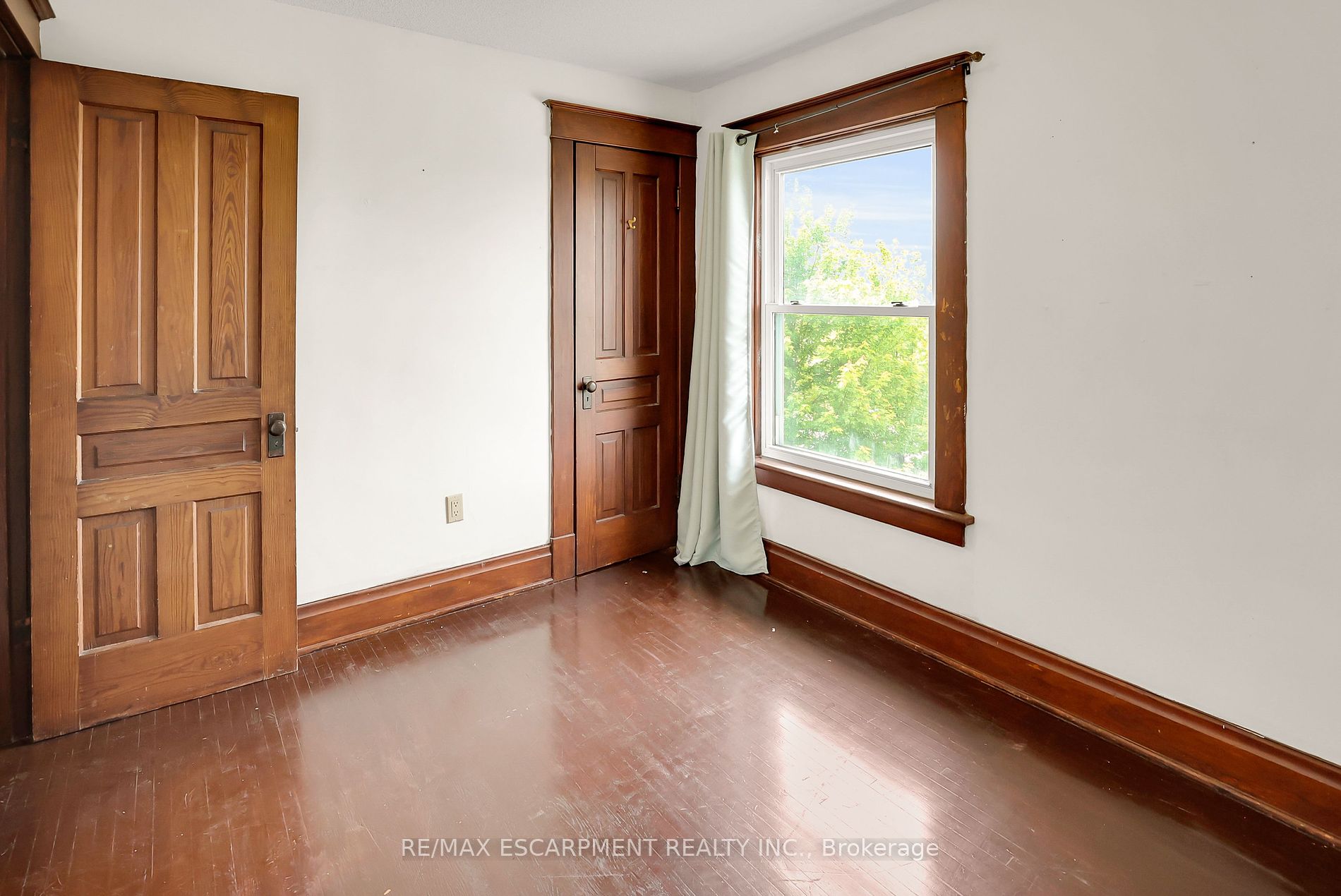 323 Queenston Road